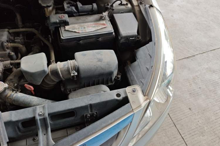 Used Hyundai Verna (older generation) 2010 Sedan 1.4L Automatic Comfort Model GS Engine Bay Left