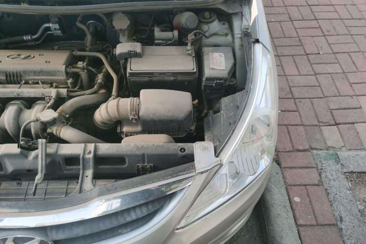 Used Hyundai Verna (older generation) 2010 Sedan 1.4L Manual Standard GL Model Engine Bay Left