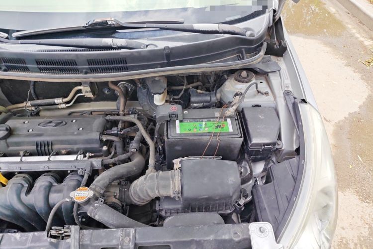 Used Hyundai Verna (older generation) 2010 Sedan 1.4L Manual Comfort GS Engine Bay Left