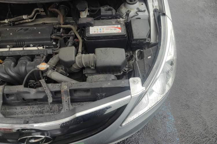 Used Hyundai Verna (older generation) 2010 Sedan 1.4L Manual Comfort GS Engine Bay Left