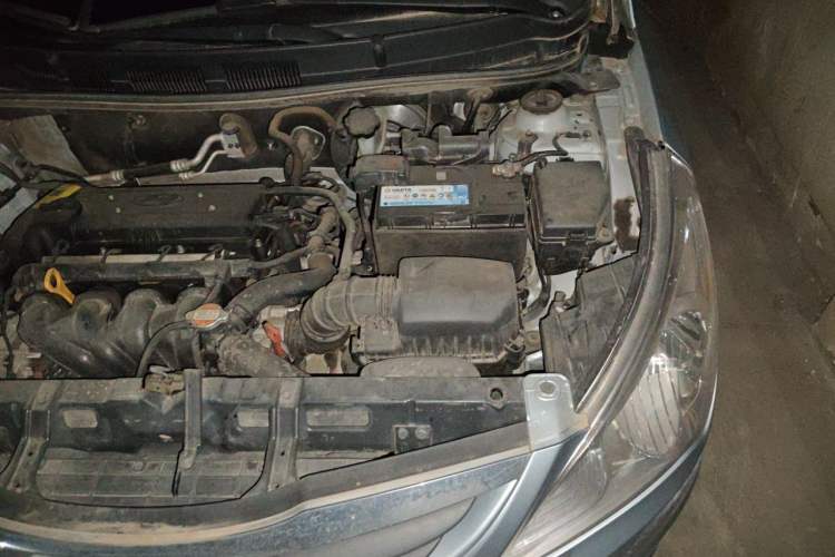 Used Hyundai Verna (older generation) 2010 Sedan 1.4L Automatic Comfort Model GS Engine Bay Left