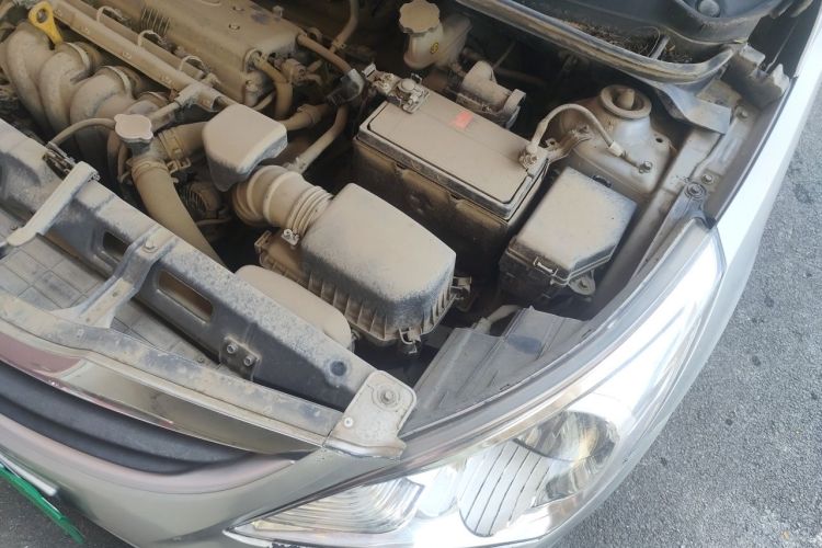 Used Hyundai Verna (older generation) 2010 Sedan 1.4L Manual Comfort GS Engine Bay Left