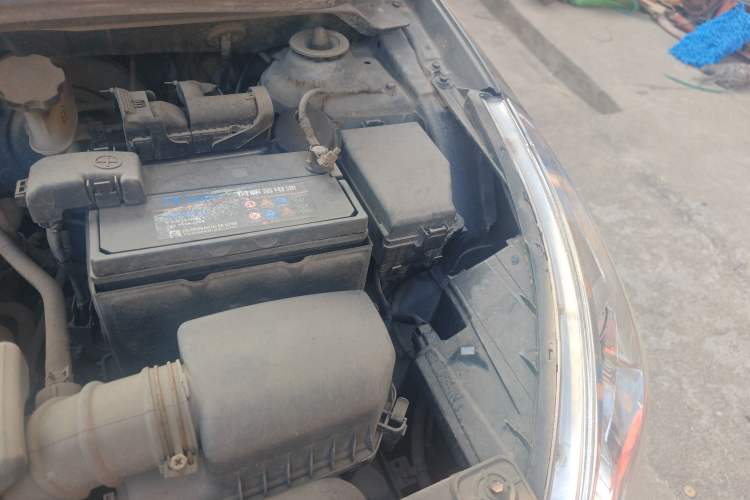Used Hyundai Verna (older generation) 2010 Sedan 1.4L Automatic Comfort Model GS Engine Bay Left