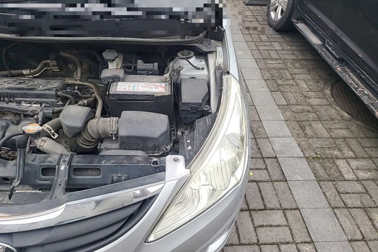 Used Hyundai Verna (older generation) 2010 Sedan 1.4L Manual Comfort GS Engine Bay Left