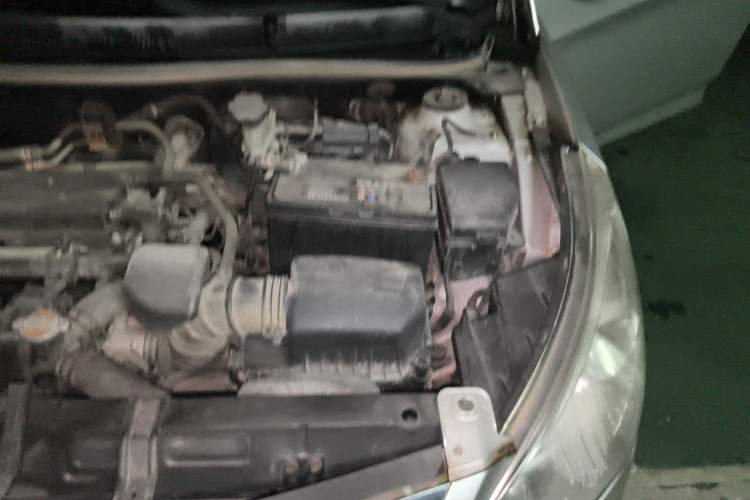 Used Hyundai Verna (older generation) 2010 Sedan 1.4L Manual Standard GL Model Engine Bay Left