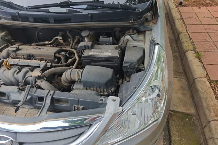 Used Hyundai Verna (older generation) 2010 Sedan 1.4L Manual Comfort GS Engine Bay Left