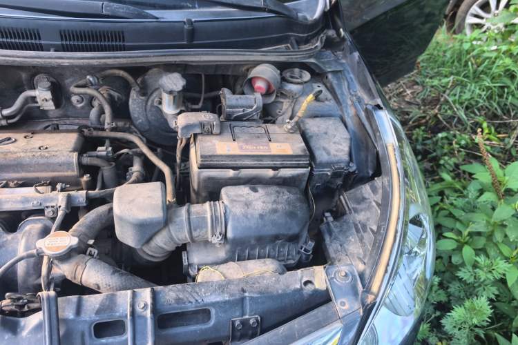 Used Hyundai Verna (older generation) 2010 Sedan 1.4L Manual Comfort GS Engine Bay Left