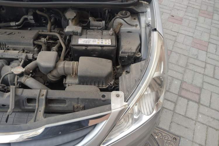 Used Hyundai Verna (older generation) 2010 Sedan 1.4L Manual Comfort GS Engine Bay Left