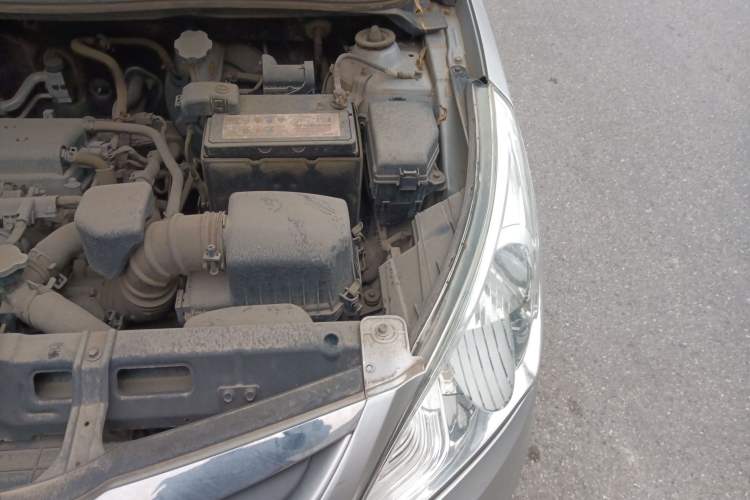 Used Hyundai Verna (older generation) 2010 Sedan 1.4L Manual Standard GL Model Engine Bay Left