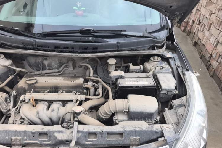 Used Hyundai Verna (older generation) 2010 Sedan 1.4L Manual Comfort GS Engine Bay Left