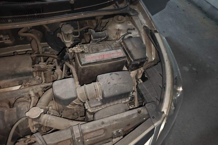 Used Hyundai Verna (older generation) 2010 Sedan 1.4L Manual Comfort GS Engine Bay Left