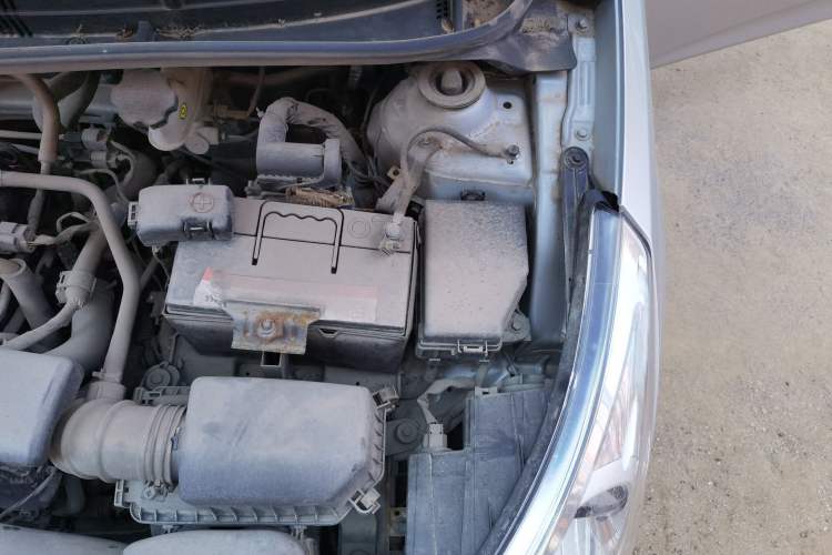 Used Hyundai Verna (older generation) 2010 Sedan 1.4L Manual Comfort GS Engine Bay Left