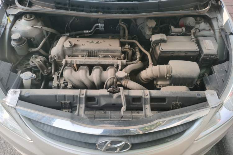 Used Hyundai Verna (older generation) 2010 Sedan 1.4L Manual Standard GL Model Engine Bay