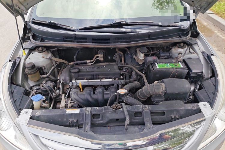 Used Hyundai Verna (older generation) 2010 Sedan 1.4L Manual Comfort GS Engine Bay