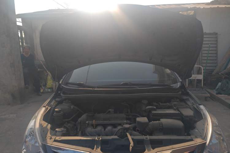 Used Hyundai Verna (older generation) 2010 Sedan 1.4L Automatic Comfort Model GS Engine Bay