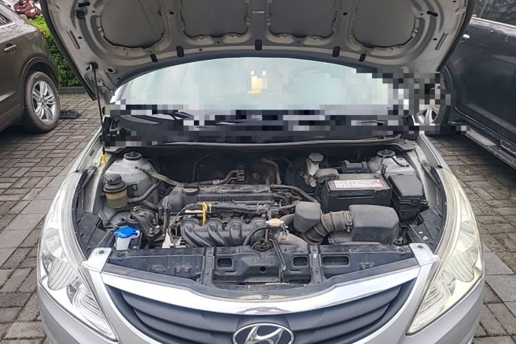 Used Hyundai Verna (older generation) 2010 Sedan 1.4L Manual Comfort GS Engine Bay