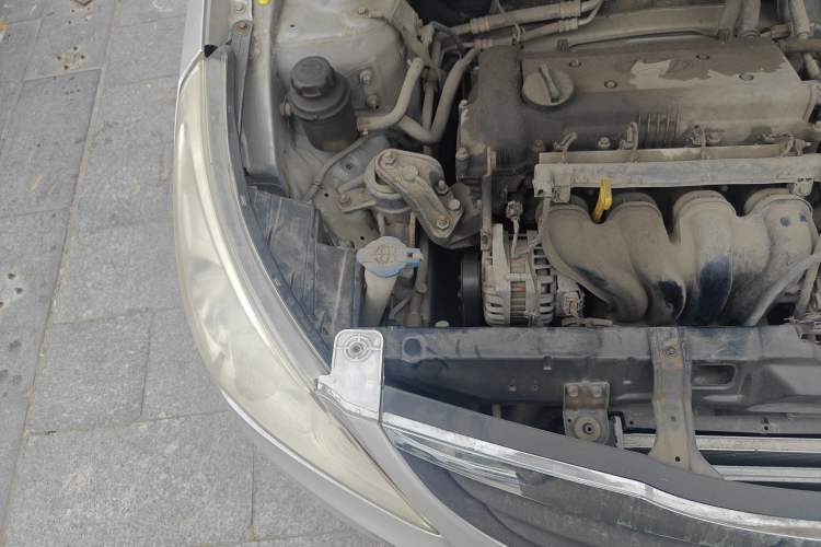 Used Hyundai Verna (older generation) 2010 Sedan 1.4L Automatic Fashionable GT Model Engine Bay Right