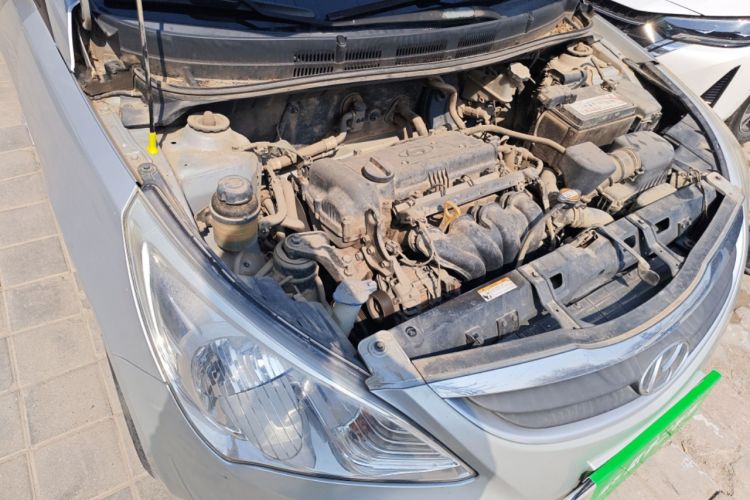 Used Hyundai Verna (older generation) 2010 Sedan 1.4L Manual Comfort GS Engine Bay Right