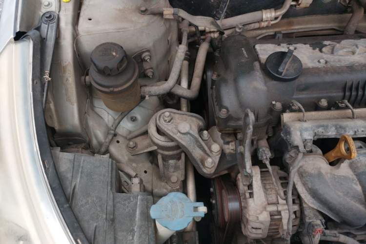 Used Hyundai Verna (older generation) 2010 Sedan 1.4L Manual Comfort GS Engine Bay Right