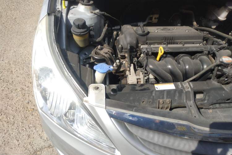 Used Hyundai Verna (older generation) 2010 Sedan 1.4L Automatic Comfort Model GS Engine Bay Right