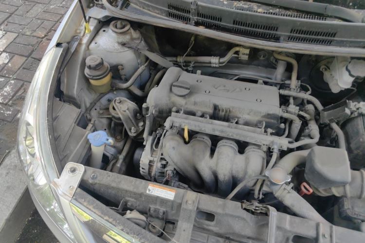 Used Hyundai Verna (older generation) 2010 Sedan 1.4L Automatic Fashionable GT Model Engine Bay Right