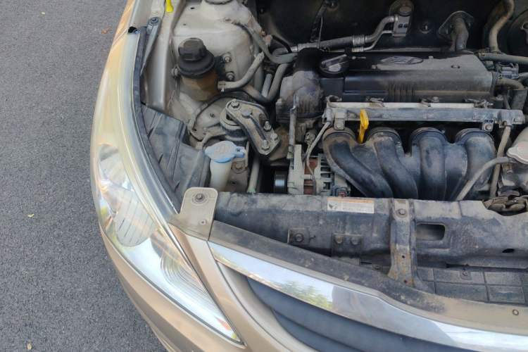 Used Hyundai Verna (older generation) 2010 Sedan 1.4L Automatic Fashionable GT Model Engine Bay Right
