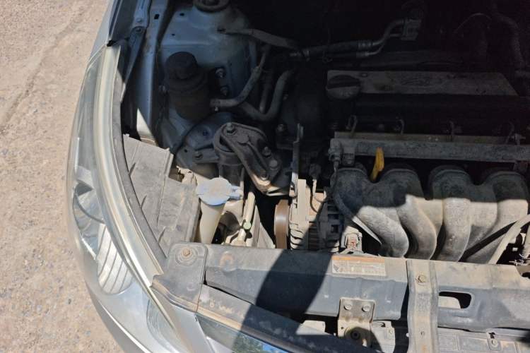 Used Hyundai Verna (older generation) 2010 Sedan 1.4L Automatic Comfort Model GS Engine Bay Right