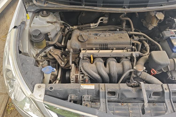 Used Hyundai Verna (older generation) 2010 Sedan 1.4L Automatic Fashionable GT Model Engine Bay Right