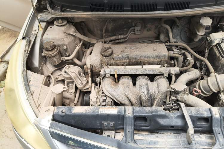 Used Hyundai Verna (older generation) 2010 Sedan 1.4L Automatic Comfort Model GS Engine Bay Right