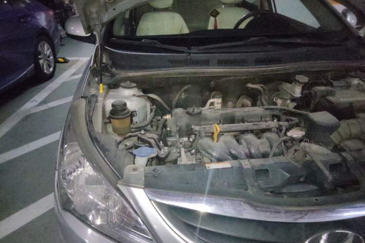 Used Hyundai Verna (older generation) 2010 Sedan 1.4L Manual Comfort GS Engine Bay Right