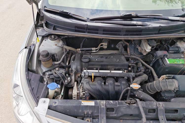 Used Hyundai Verna (older generation) 2010 Sedan 1.4L Manual Comfort GS Engine Bay Right