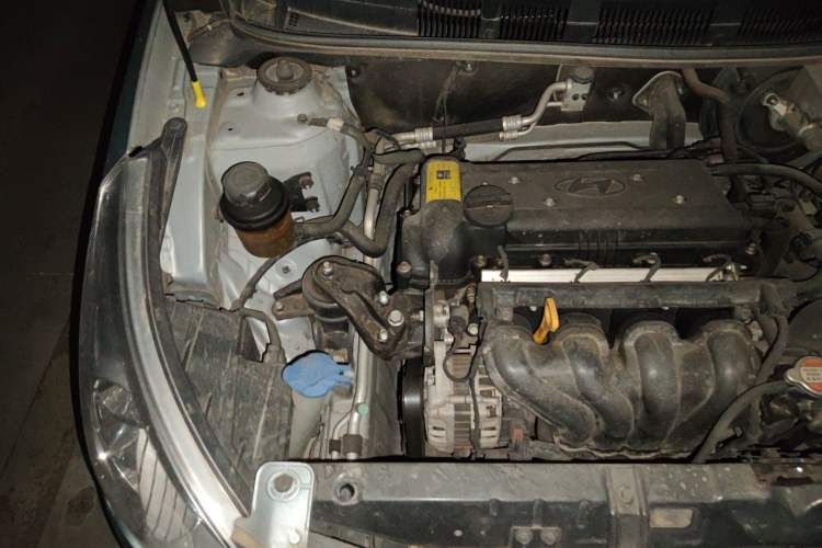 Used Hyundai Verna (older generation) 2010 Sedan 1.4L Automatic Comfort Model GS Engine Bay Right