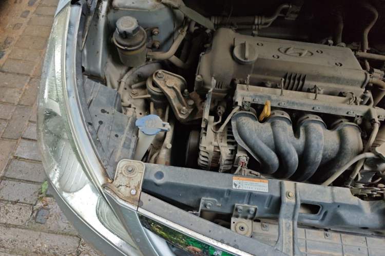 Used Hyundai Verna (older generation) 2010 Sedan 1.4L Automatic Fashionable GT Model Engine Bay Right