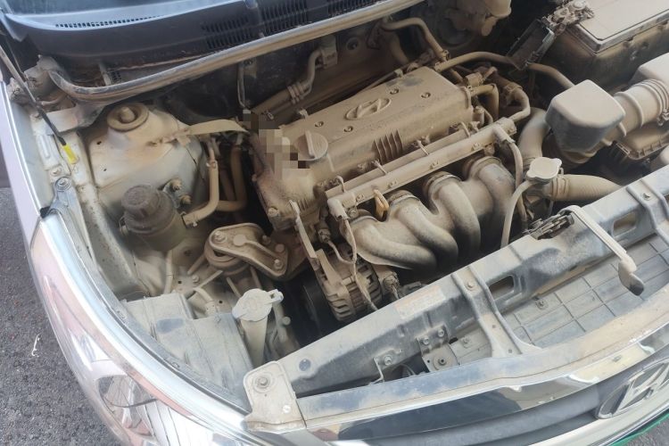 Used Hyundai Verna (older generation) 2010 Sedan 1.4L Manual Comfort GS Engine Bay Right