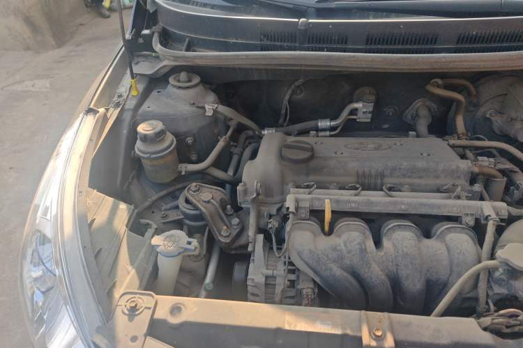 Used Hyundai Verna (older generation) 2010 Sedan 1.4L Automatic Comfort Model GS Engine Bay Right