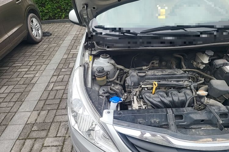 Used Hyundai Verna (older generation) 2010 Sedan 1.4L Manual Comfort GS Engine Bay Right