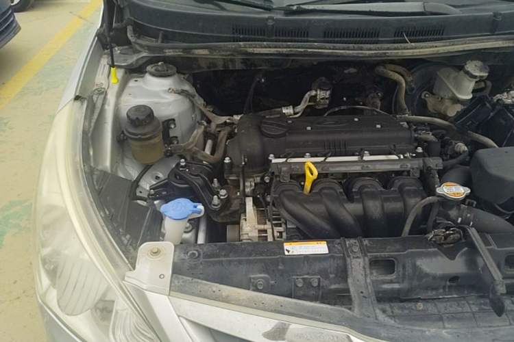 Used Hyundai Verna (older generation) 2010 Sedan 1.4L Manual Comfort GS Engine Bay Right