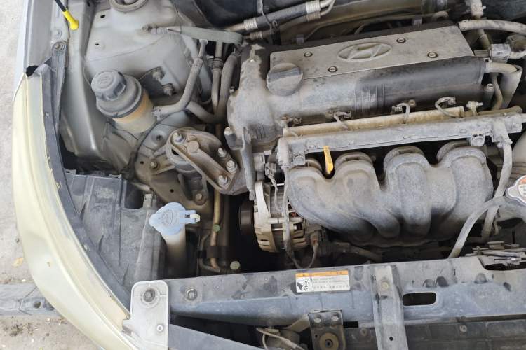 Used Hyundai Verna (older generation) 2010 Sedan 1.4L Manual Comfort GS Engine Bay Right