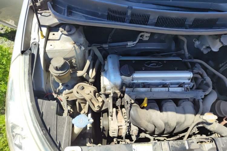 Used Hyundai Verna (older generation) 2010 Sedan 1.4L Automatic Fashionable GT Model Engine Bay Right