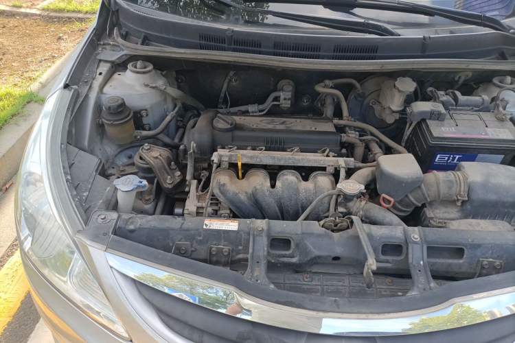 Used Hyundai Verna (older generation) 2010 Sedan 1.4L Automatic Fashionable GT Model Engine Bay Right