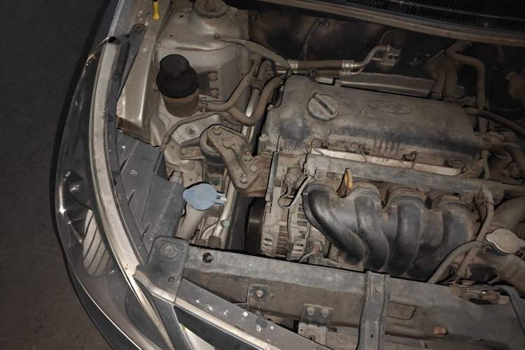 Used Hyundai Verna (older generation) 2010 Sedan 1.4L Manual Comfort GS Engine Bay Right