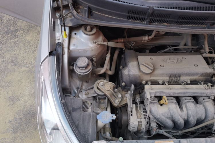 Used Hyundai Verna (older generation) 2010 Sedan 1.4L Manual Comfort GS Engine Bay Right