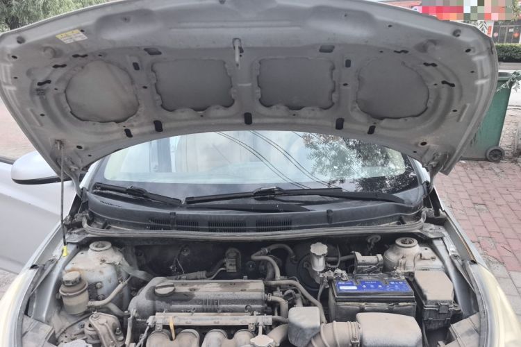 Used Hyundai Verna (older generation) 2010 Sedan 1.4L Manual Comfort GS Engine Bay