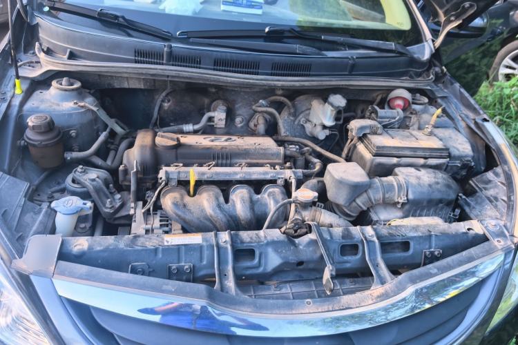 Used Hyundai Verna (older generation) 2010 Sedan 1.4L Manual Comfort GS Engine Bay