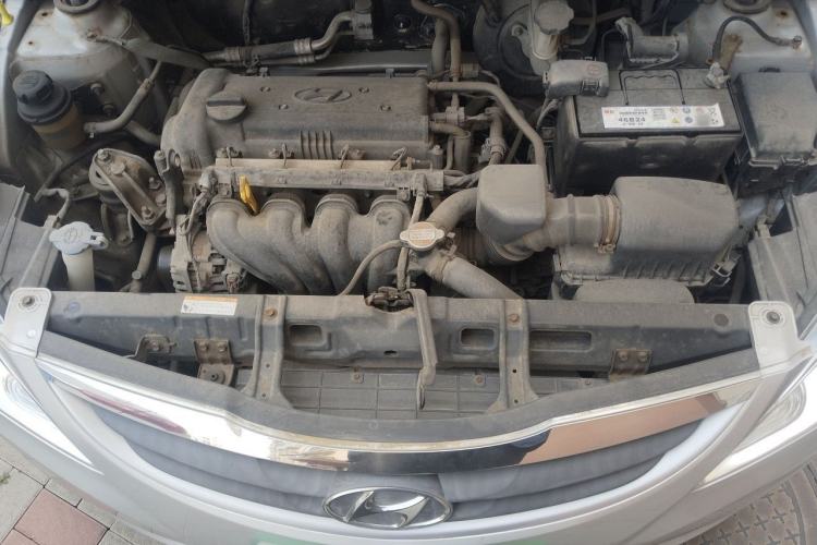 Used Hyundai Verna (older generation) 2010 Sedan 1.4L Manual Comfort GS Engine Bay