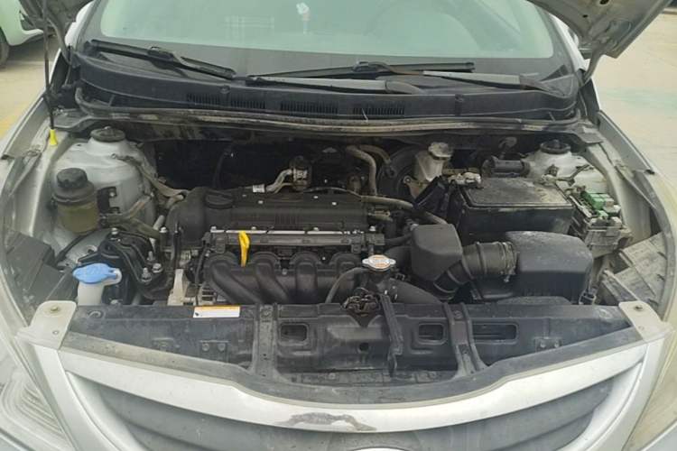 Used Hyundai Verna (older generation) 2010 Sedan 1.4L Manual Comfort GS Engine Bay