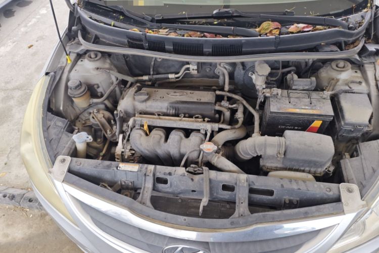Used Hyundai Verna (older generation) 2010 Sedan 1.4L Manual Comfort GS Engine Bay