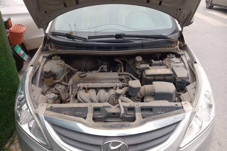 Used Hyundai Verna (older generation) 2010 Sedan 1.4L Manual Standard GL Model Engine Bay