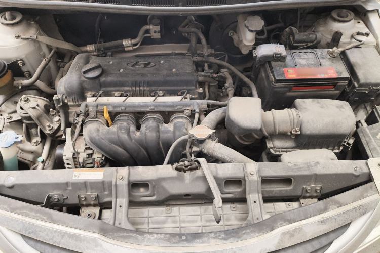 Used Hyundai Verna (older generation) 2010 Sedan 1.4L Manual Comfort GS Engine Bay