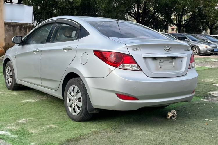 Used Hyundai Verna (older generation) 2010 Sedan 1.4L Manual Comfort GS Exterior 3